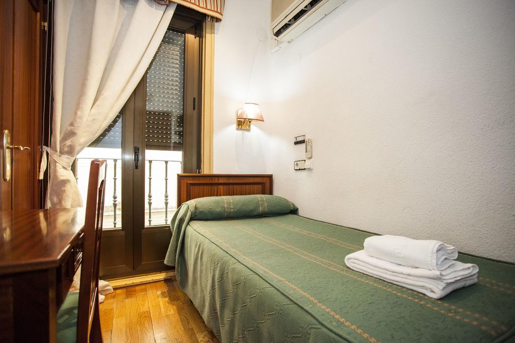 Pensión Carrera Madrid Habitación foto
