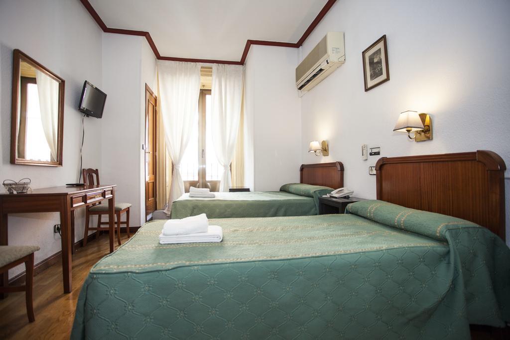 Pensión Carrera Madrid Habitación foto